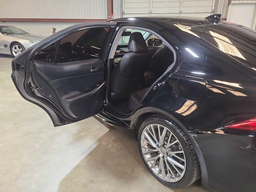 Lexus IS IS Turbo RWD 2017
