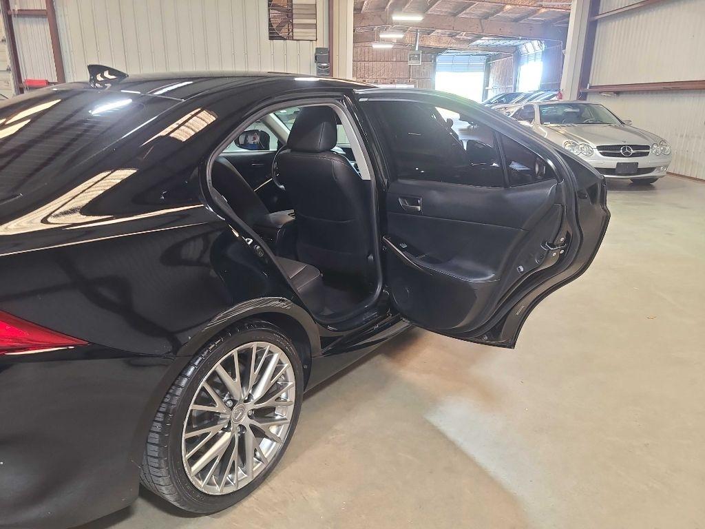 Lexus IS IS Turbo RWD 2017