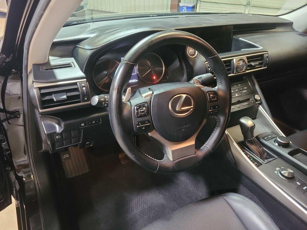 Lexus IS IS Turbo RWD 2017