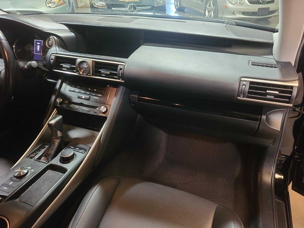 Lexus IS IS Turbo RWD 2017