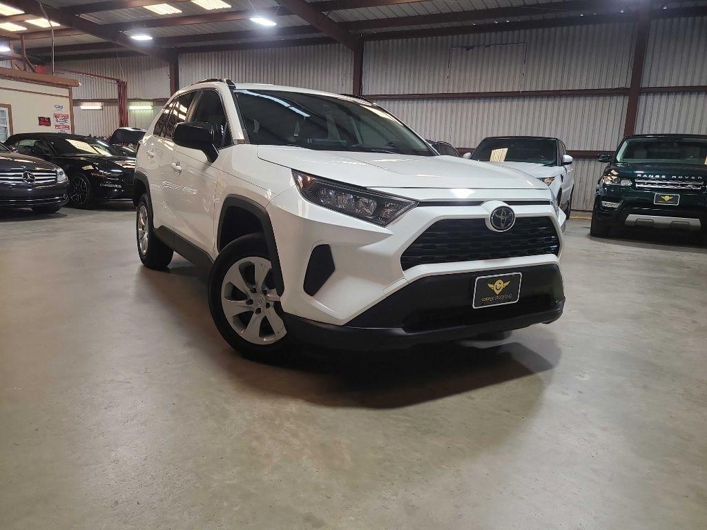Toyota RAV4 LE FWD (Natl) 2021