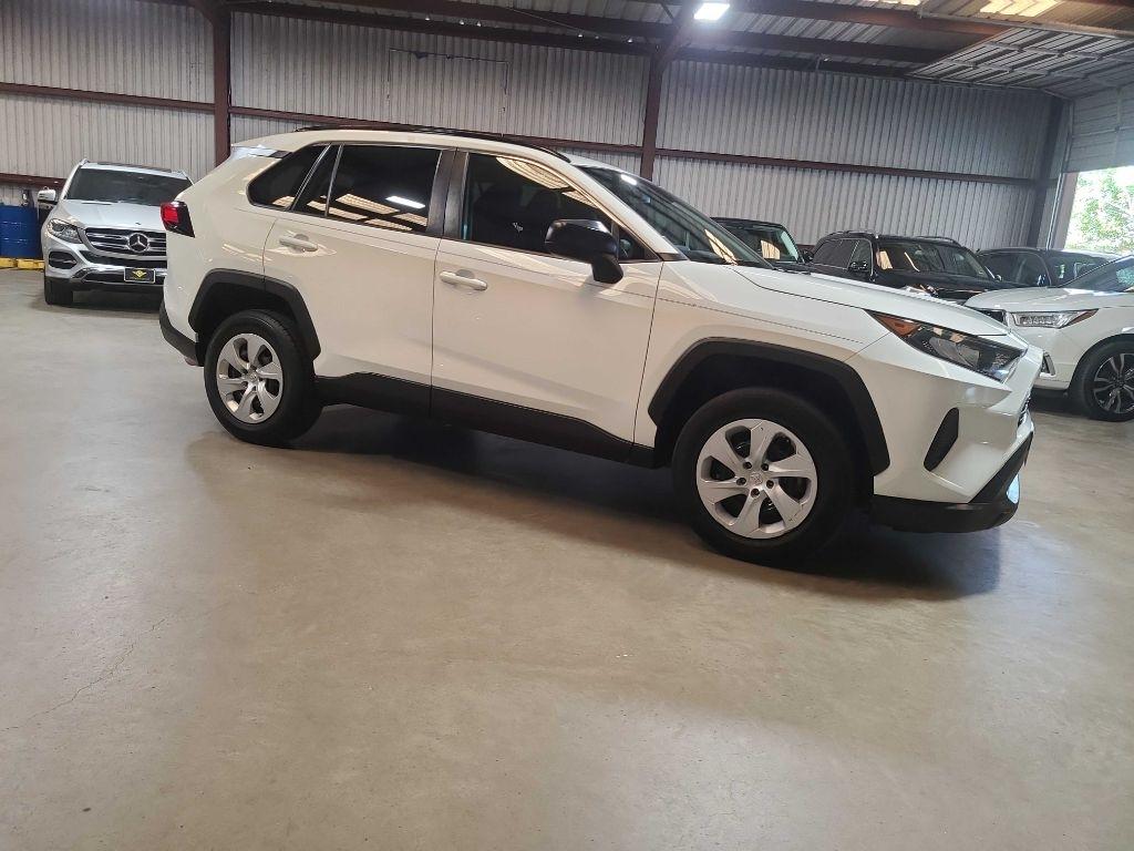 Toyota RAV4 LE FWD (Natl) 2021