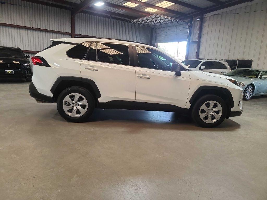 Toyota RAV4 LE FWD (Natl) 2021
