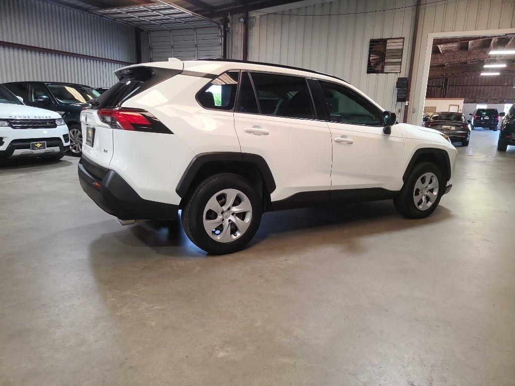 Toyota RAV4 LE FWD (Natl) 2021