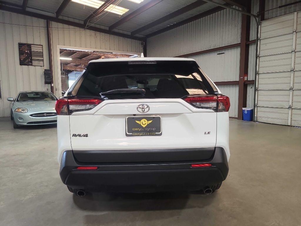 Toyota RAV4 LE FWD (Natl) 2021