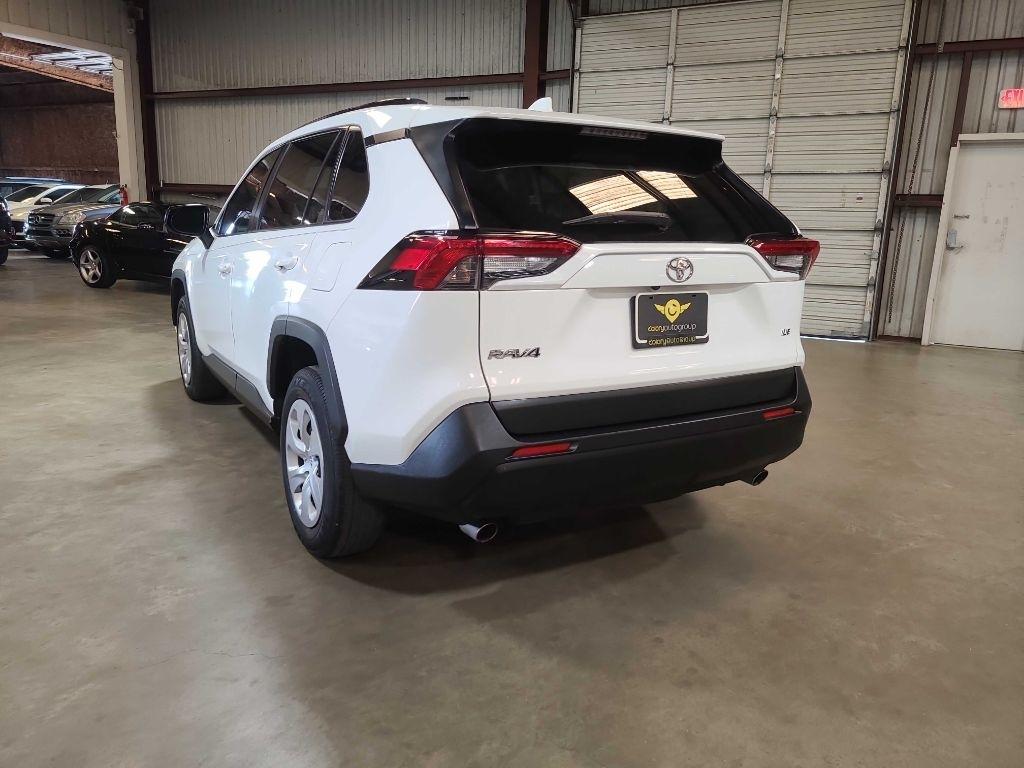 Toyota RAV4 LE FWD (Natl) 2021