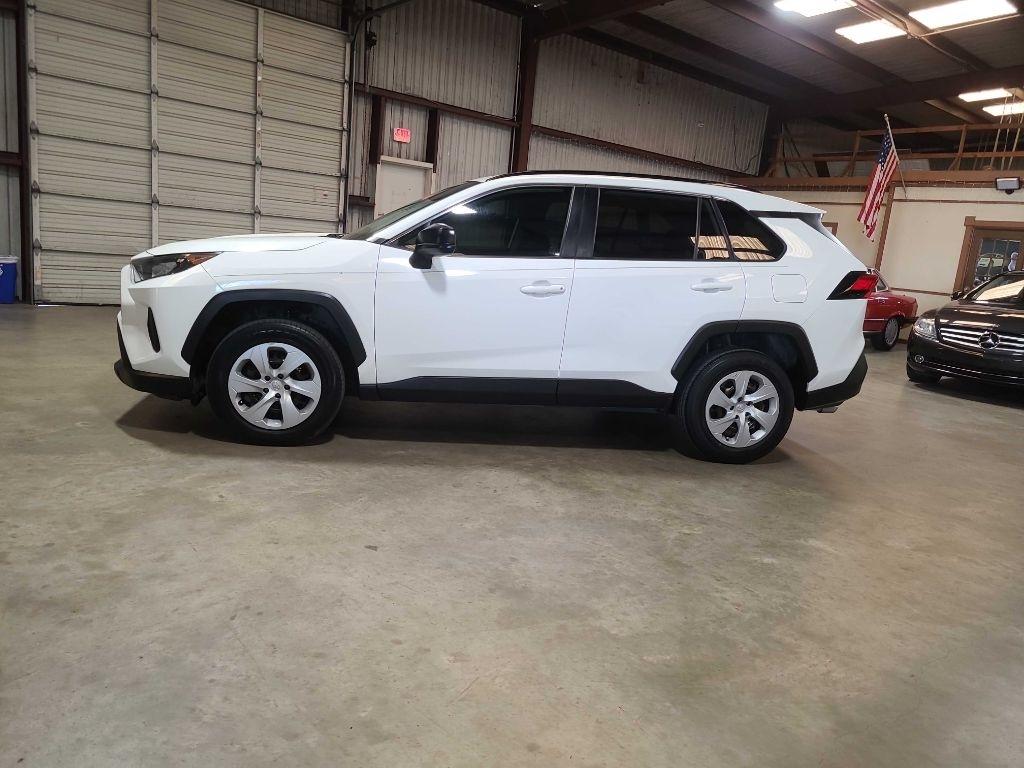 Toyota RAV4 LE FWD (Natl) 2021