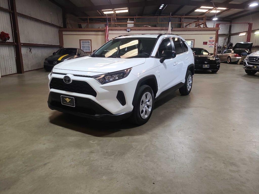 Toyota RAV4 LE FWD (Natl) 2021