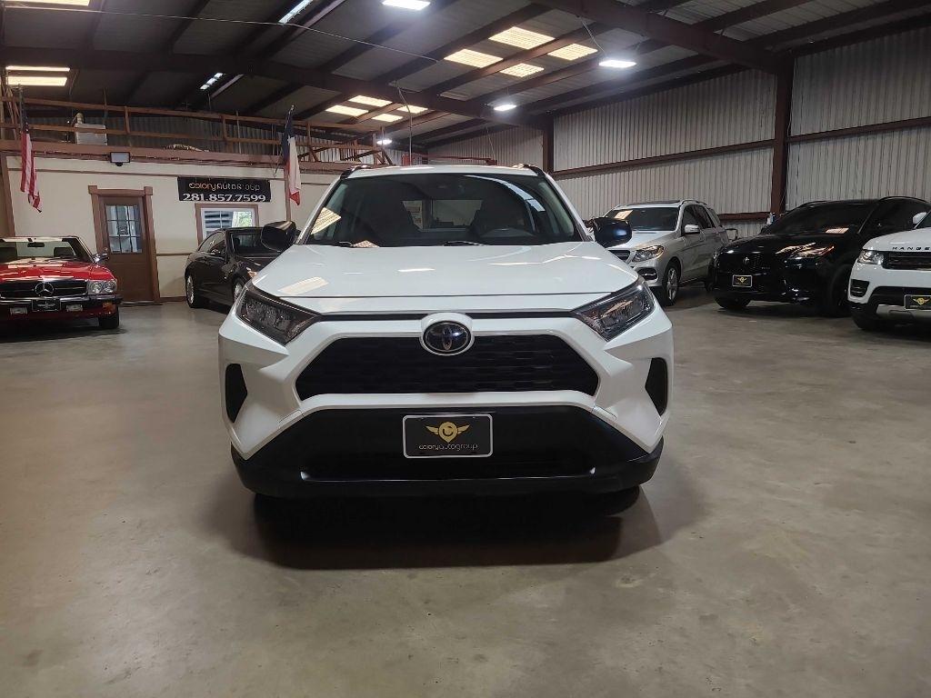 Toyota RAV4 LE FWD (Natl) 2021