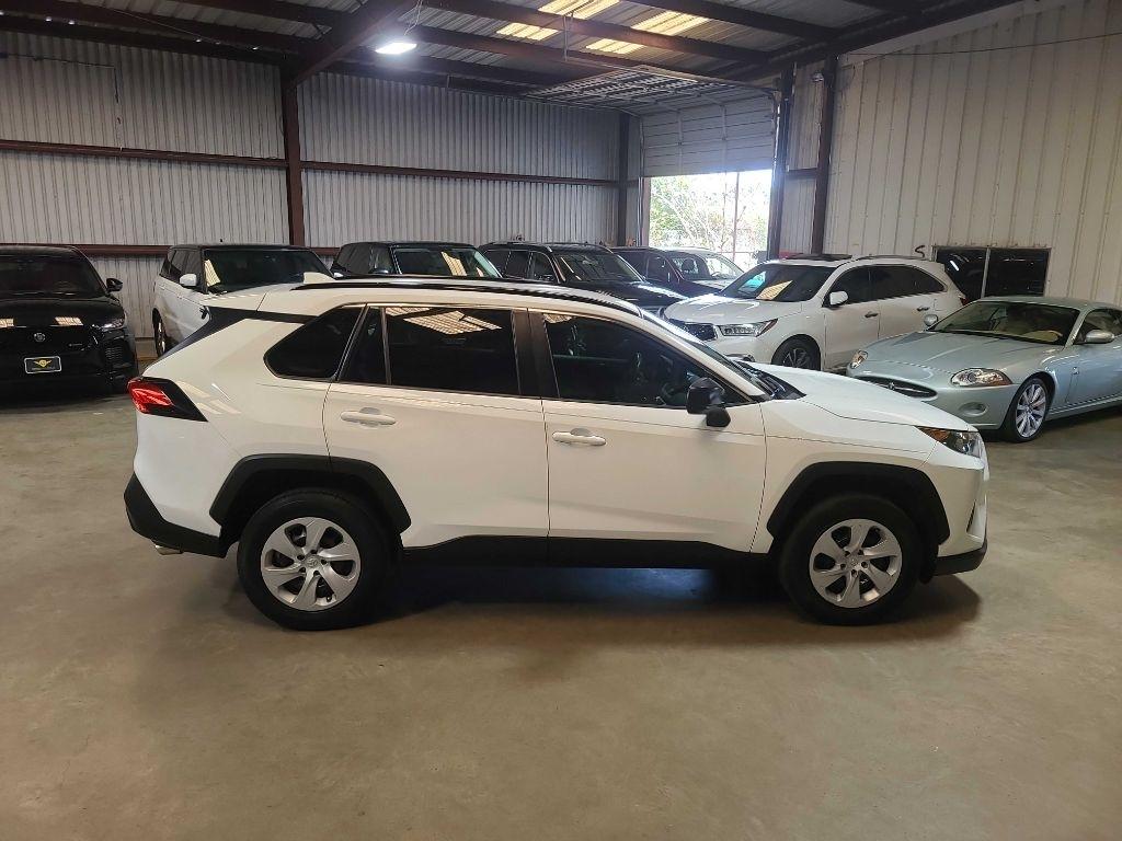 Toyota RAV4 LE FWD (Natl) 2021
