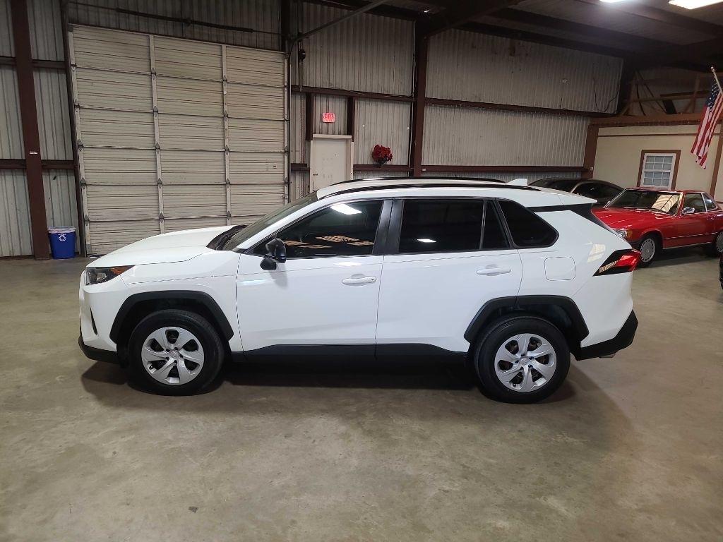 Toyota RAV4 LE FWD (Natl) 2021
