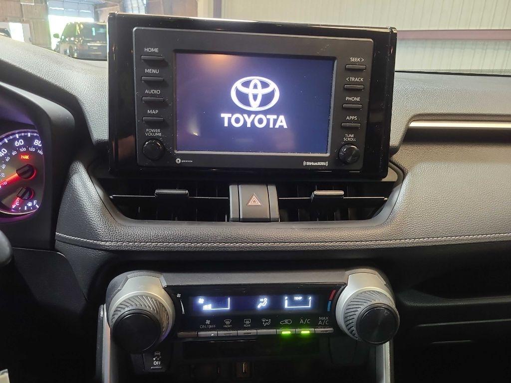 Toyota RAV4 LE FWD (Natl) 2021