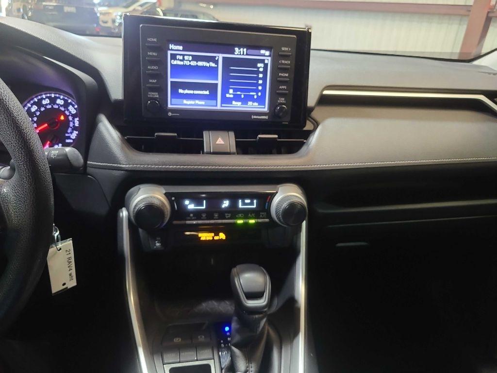 Toyota RAV4 LE FWD (Natl) 2021