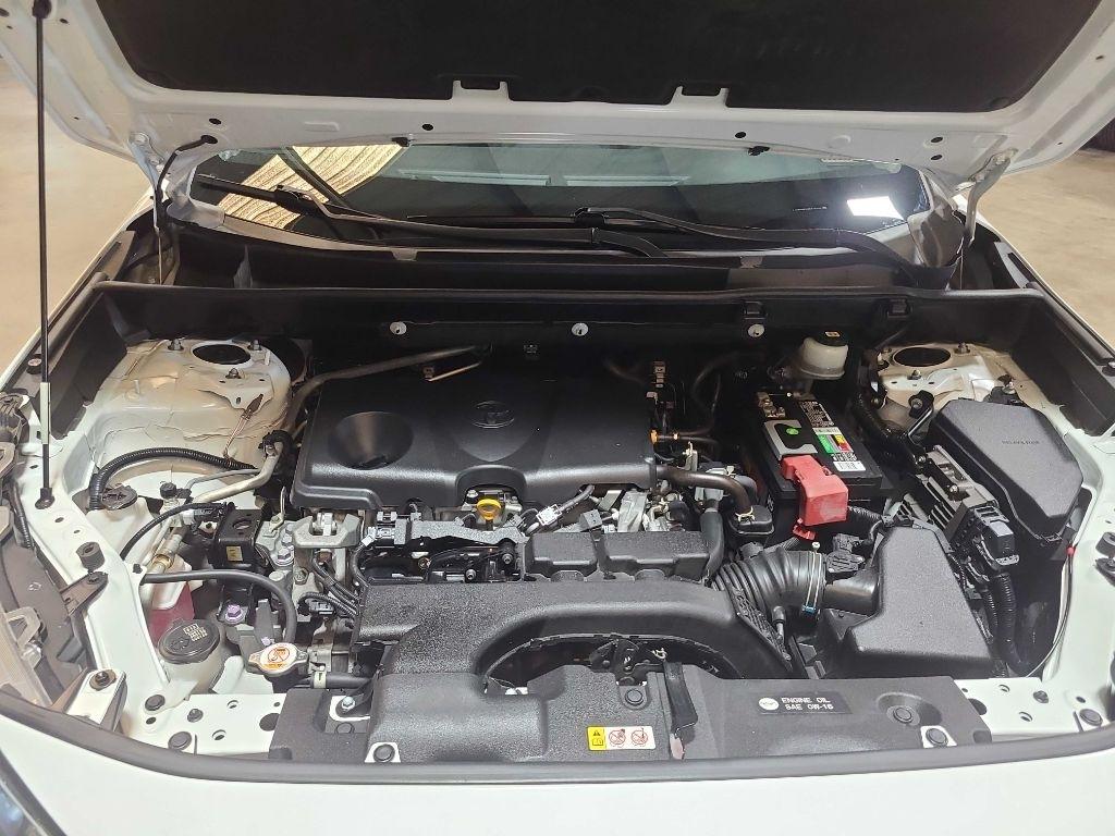 Toyota RAV4 LE FWD (Natl) 2021