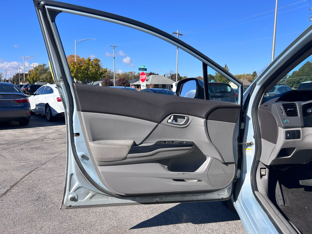 Honda Civic LX Sedan 5-Speed AT 2012 Honda Civic LX Sedan 5-Speed AT 2012