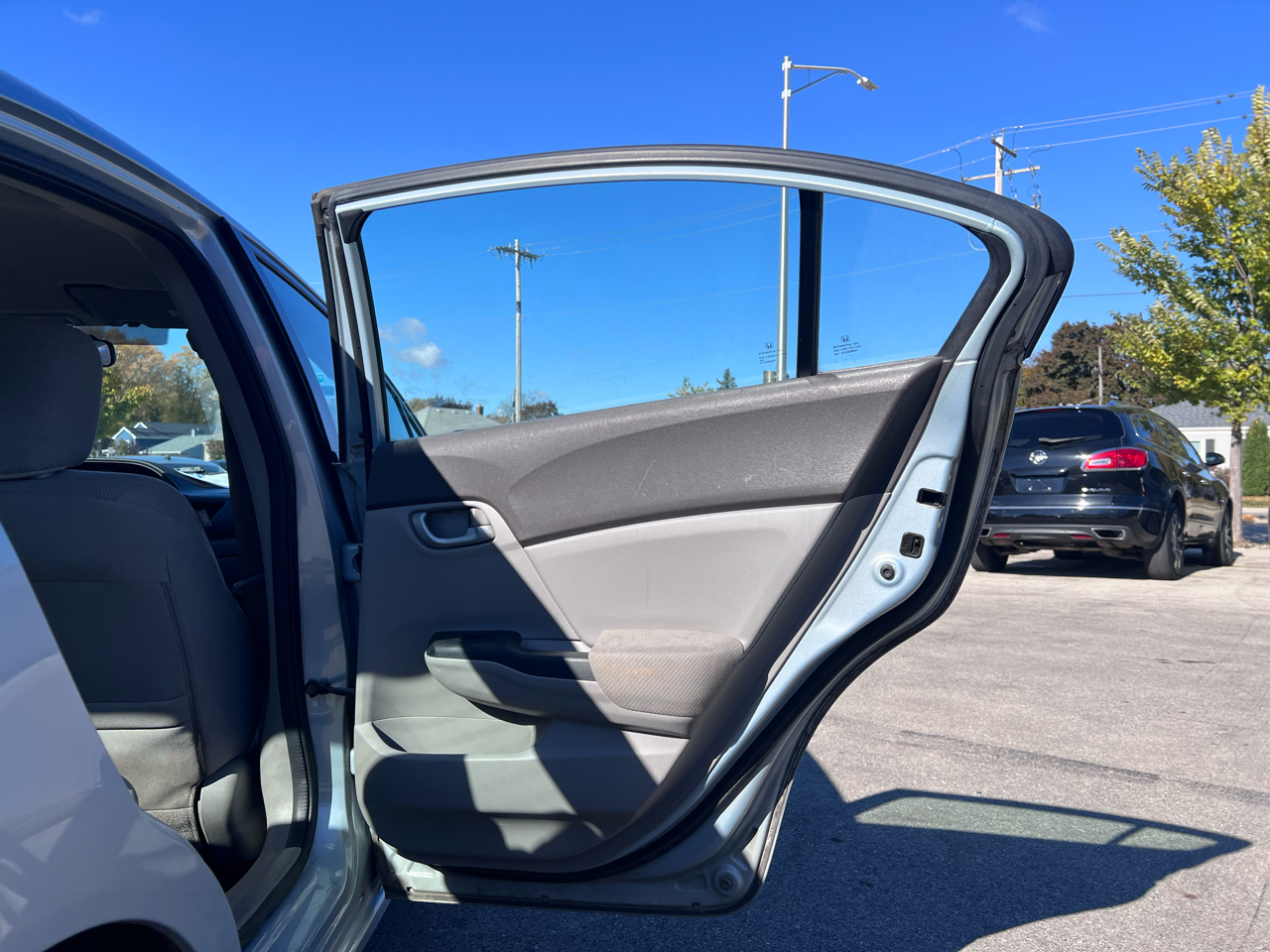 Honda Civic LX Sedan 5-Speed AT 2012 Honda Civic LX Sedan 5-Speed AT 2012