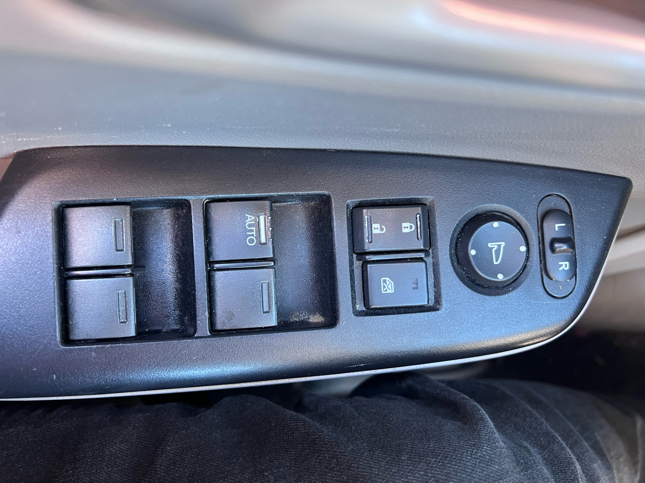 Honda Civic LX Sedan 5-Speed AT 2012 Honda Civic LX Sedan 5-Speed AT 2012