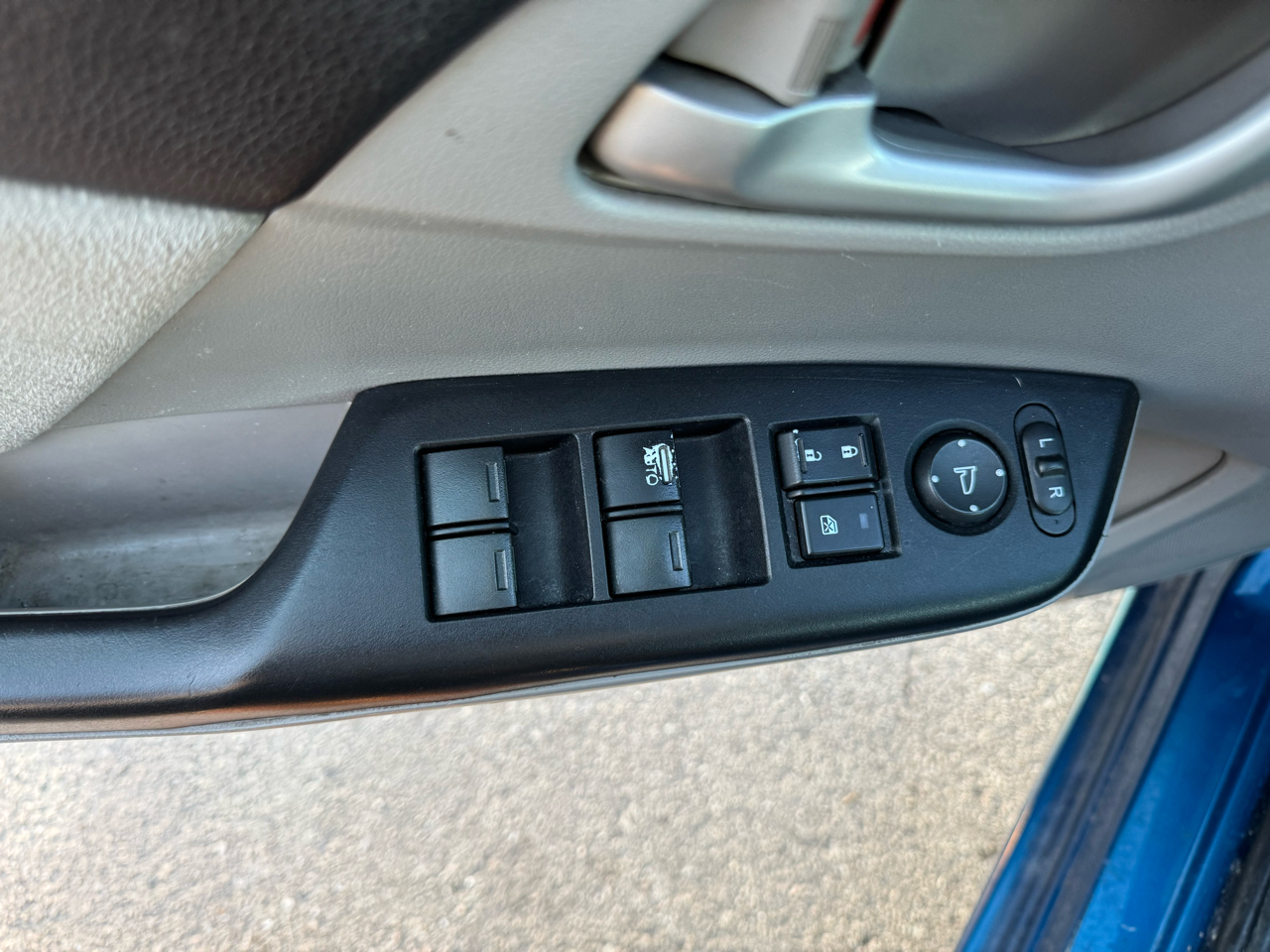 Honda Civic LX Sedan 5-Speed AT 2013