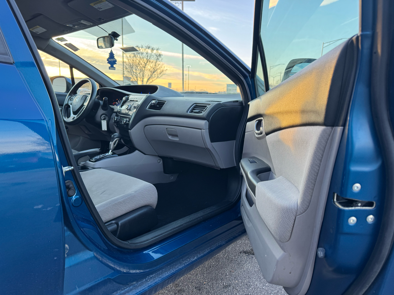 Honda Civic LX Sedan 5-Speed AT 2013