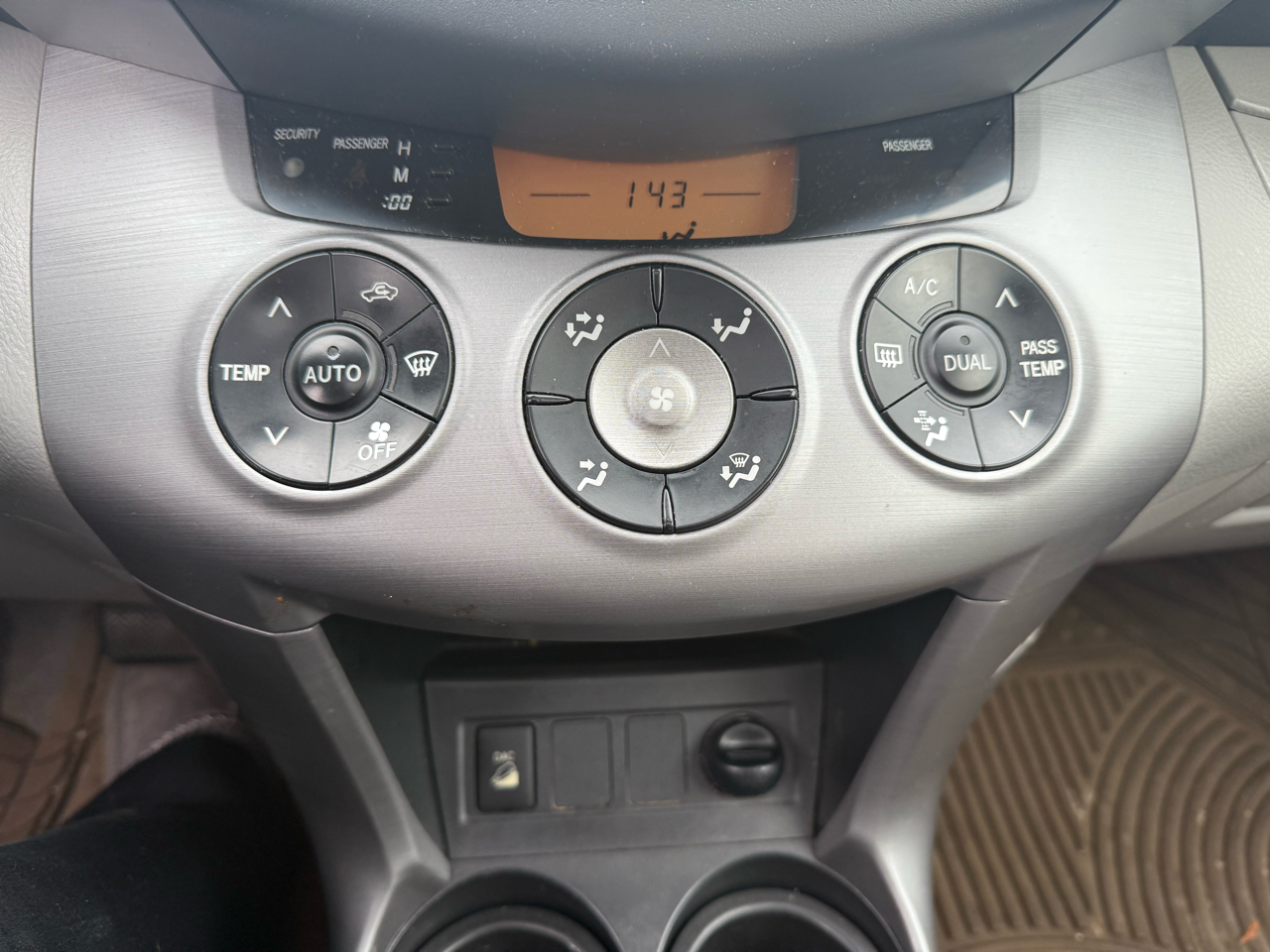 Toyota RAV4 Limited I4 4WD with 3rd Row 2007