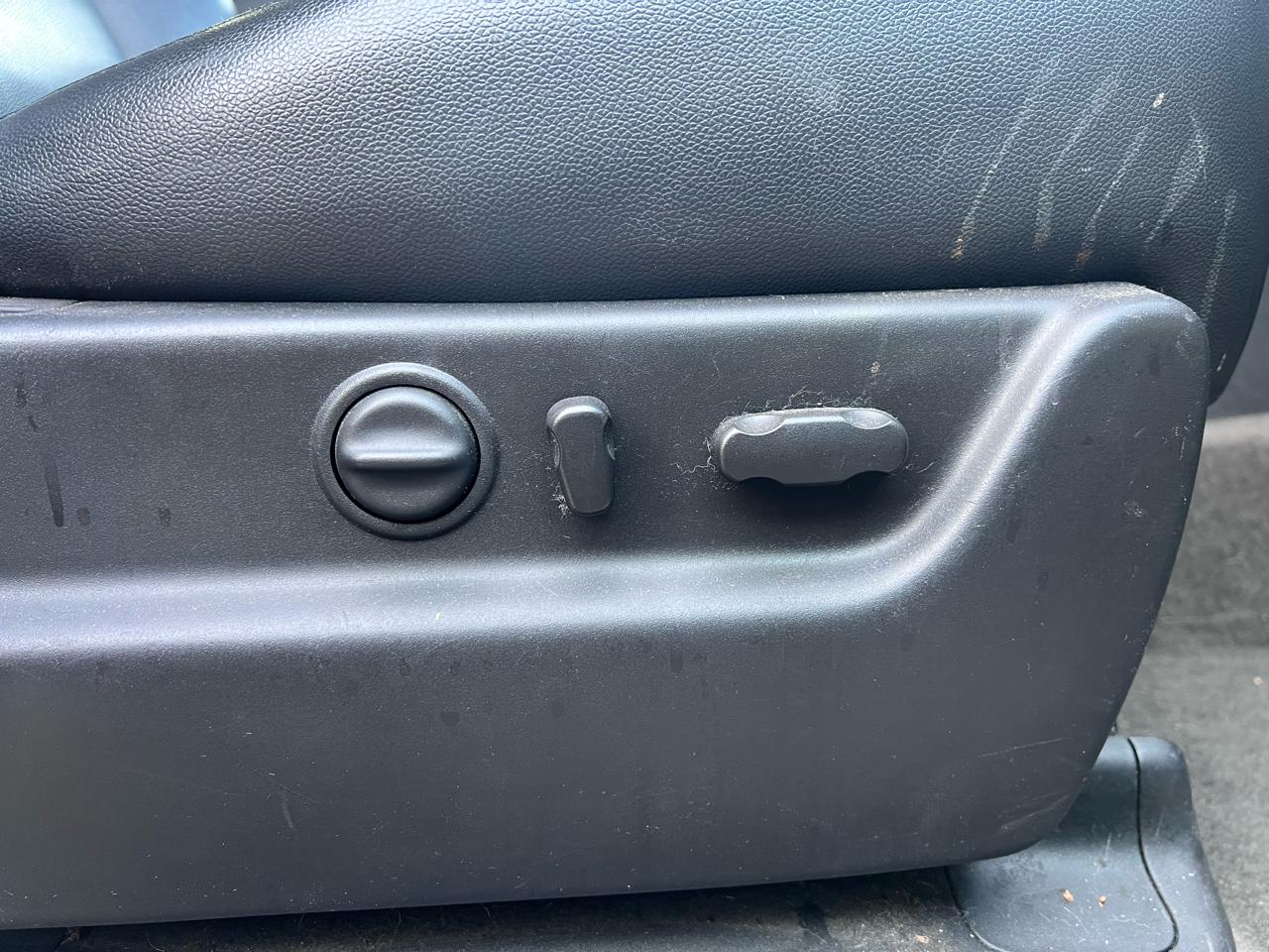 Chevrolet Suburban LT 1500 4WD 2012