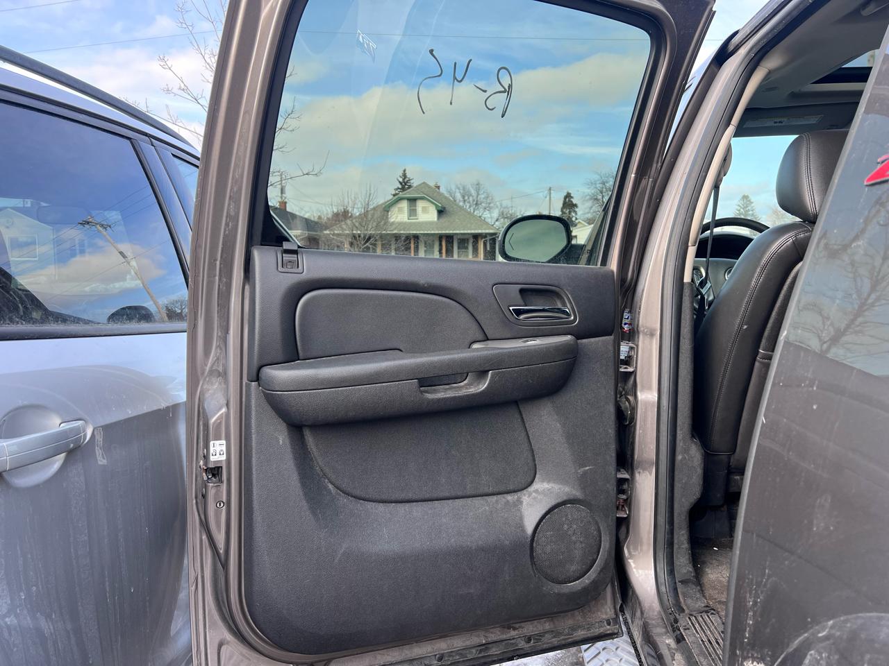 Chevrolet Suburban LT 1500 4WD 2012