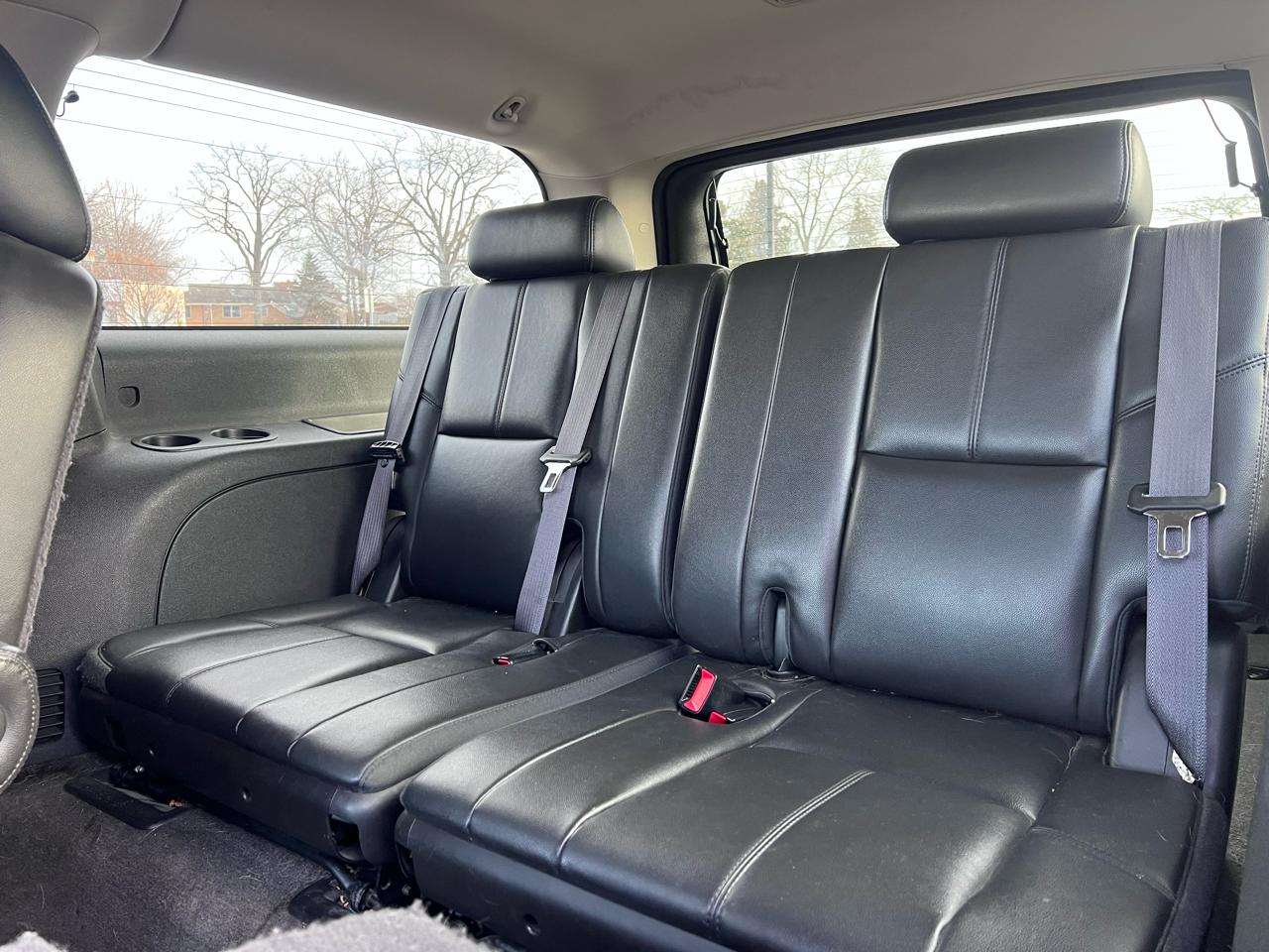 Chevrolet Suburban LT 1500 4WD 2012