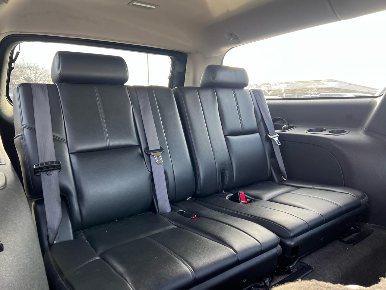 Chevrolet Suburban LT 1500 4WD 2012