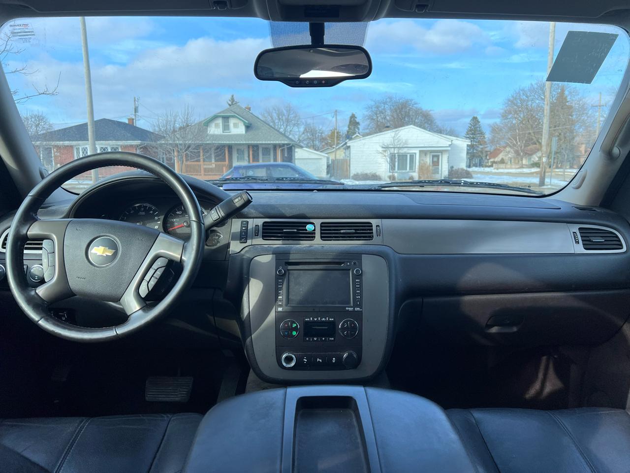 Chevrolet Suburban LT 1500 4WD 2012