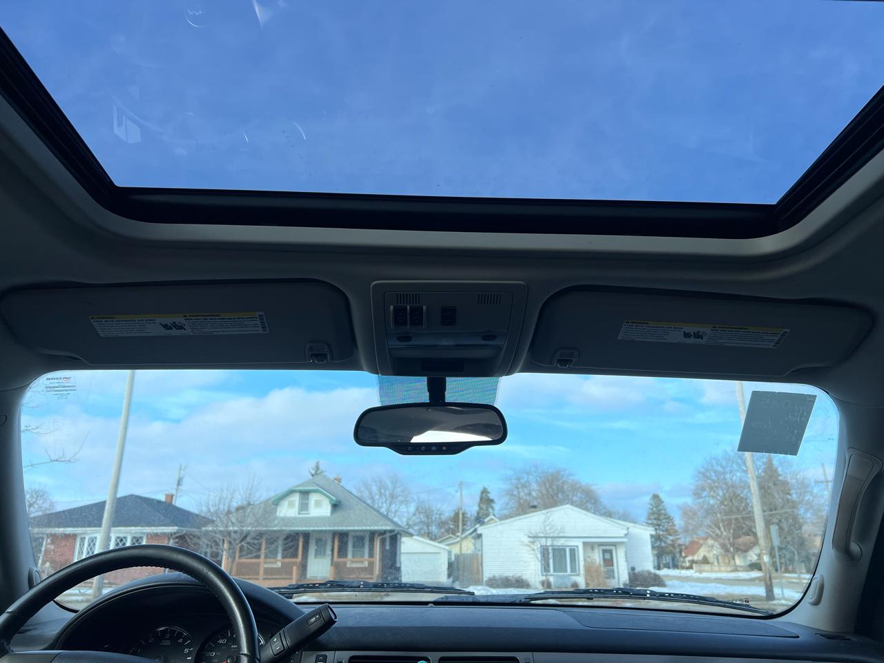 Chevrolet Suburban LT 1500 4WD 2012