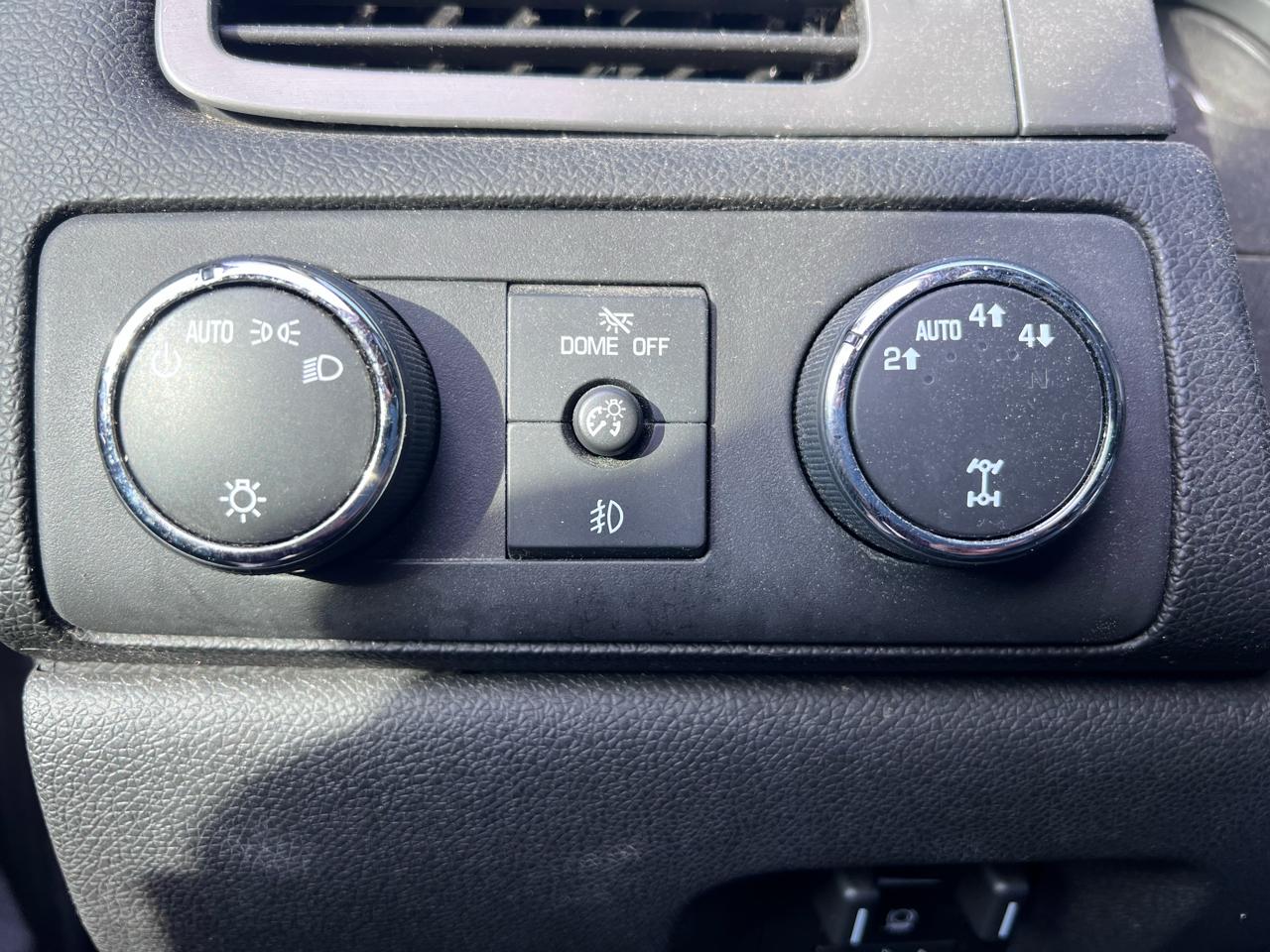 Chevrolet Suburban LT 1500 4WD 2012