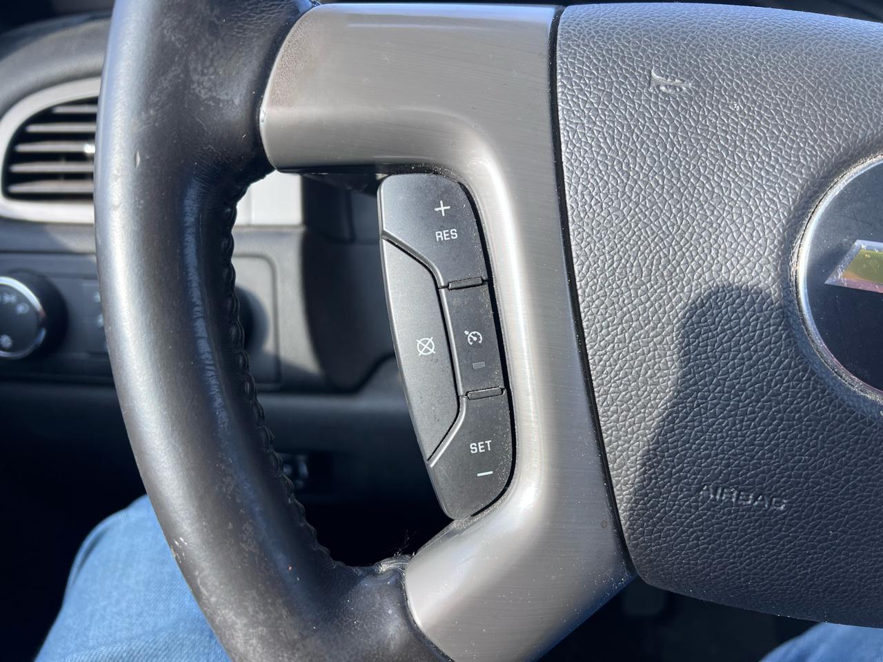 Chevrolet Suburban LT 1500 4WD 2012