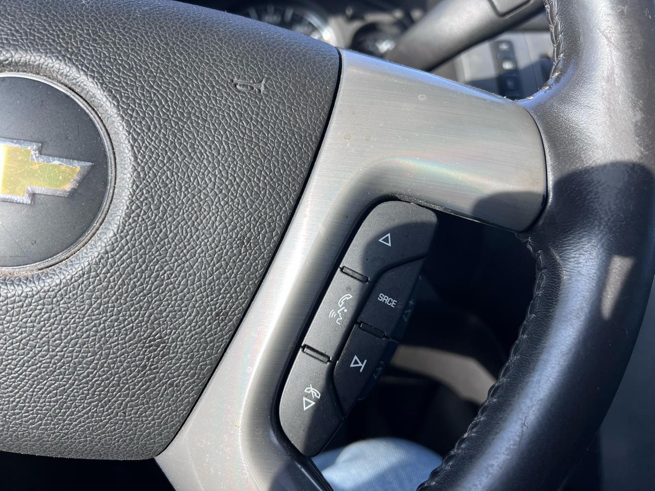 Chevrolet Suburban LT 1500 4WD 2012