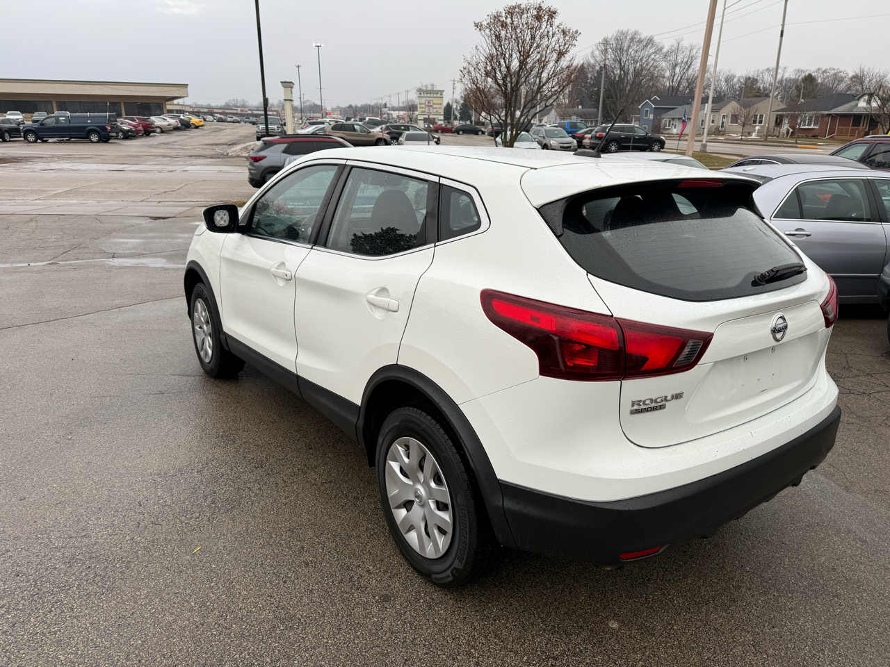 Nissan Rogue Sport S 2019