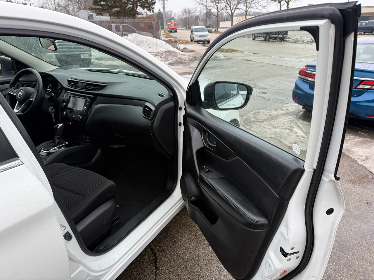Nissan Rogue Sport S 2019
