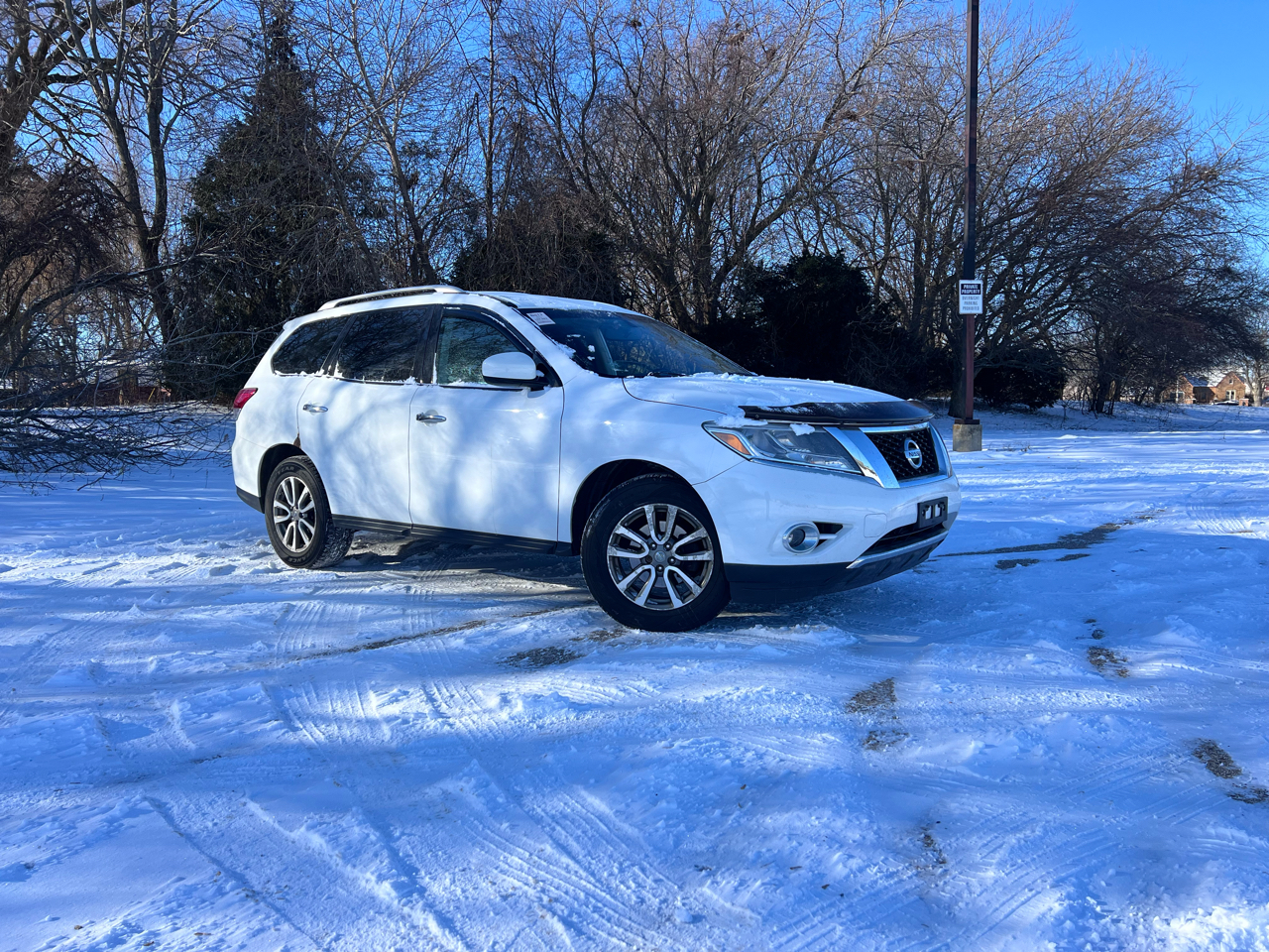 Nissan Pathfinder SV 4WD 2015