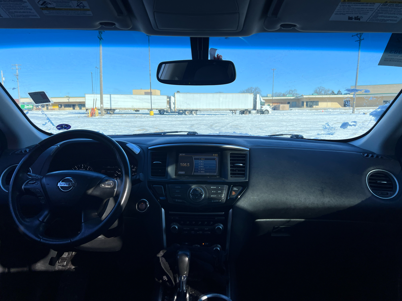 Nissan Pathfinder SV 4WD 2015