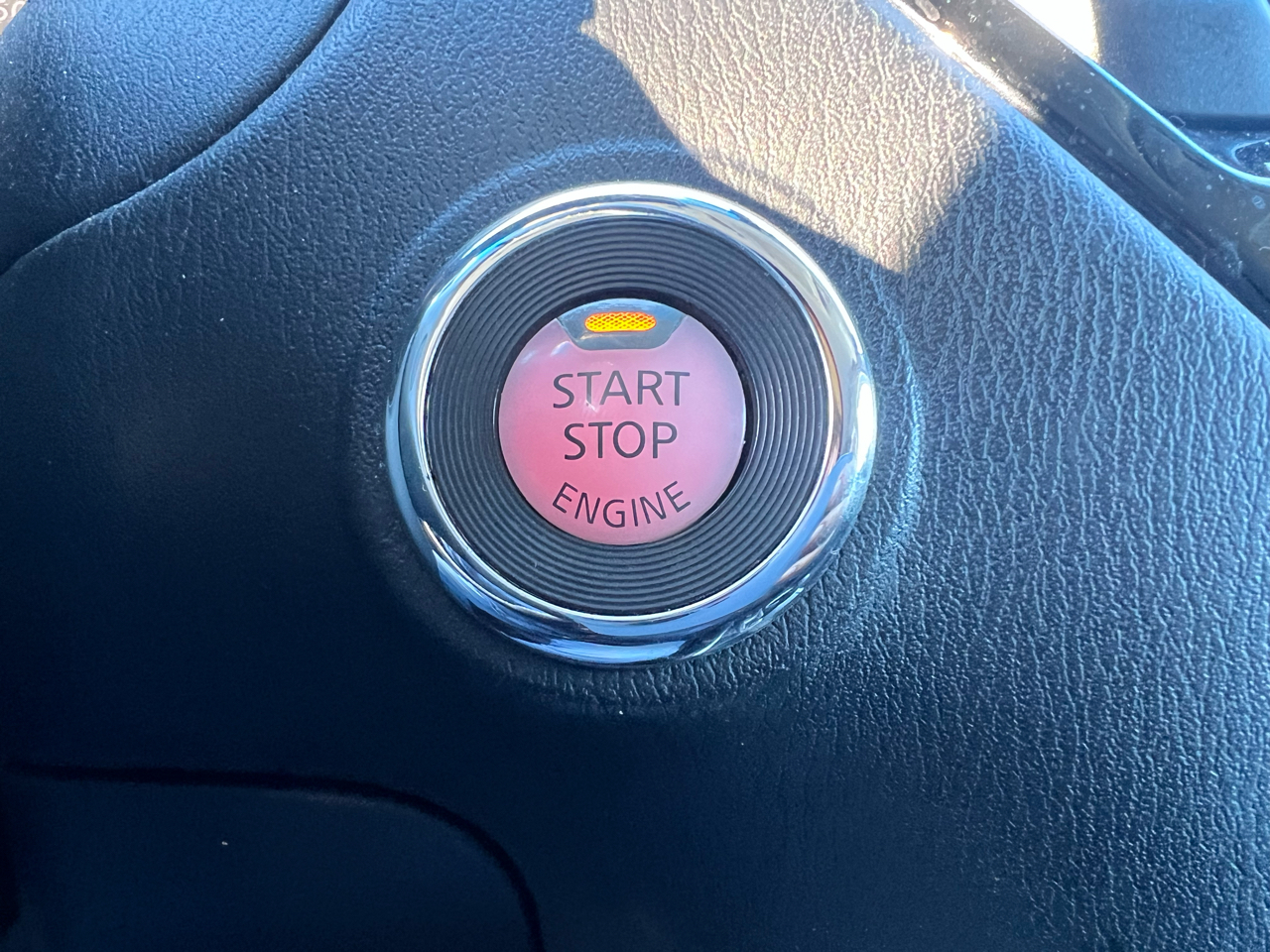 Nissan Pathfinder SV 4WD 2015