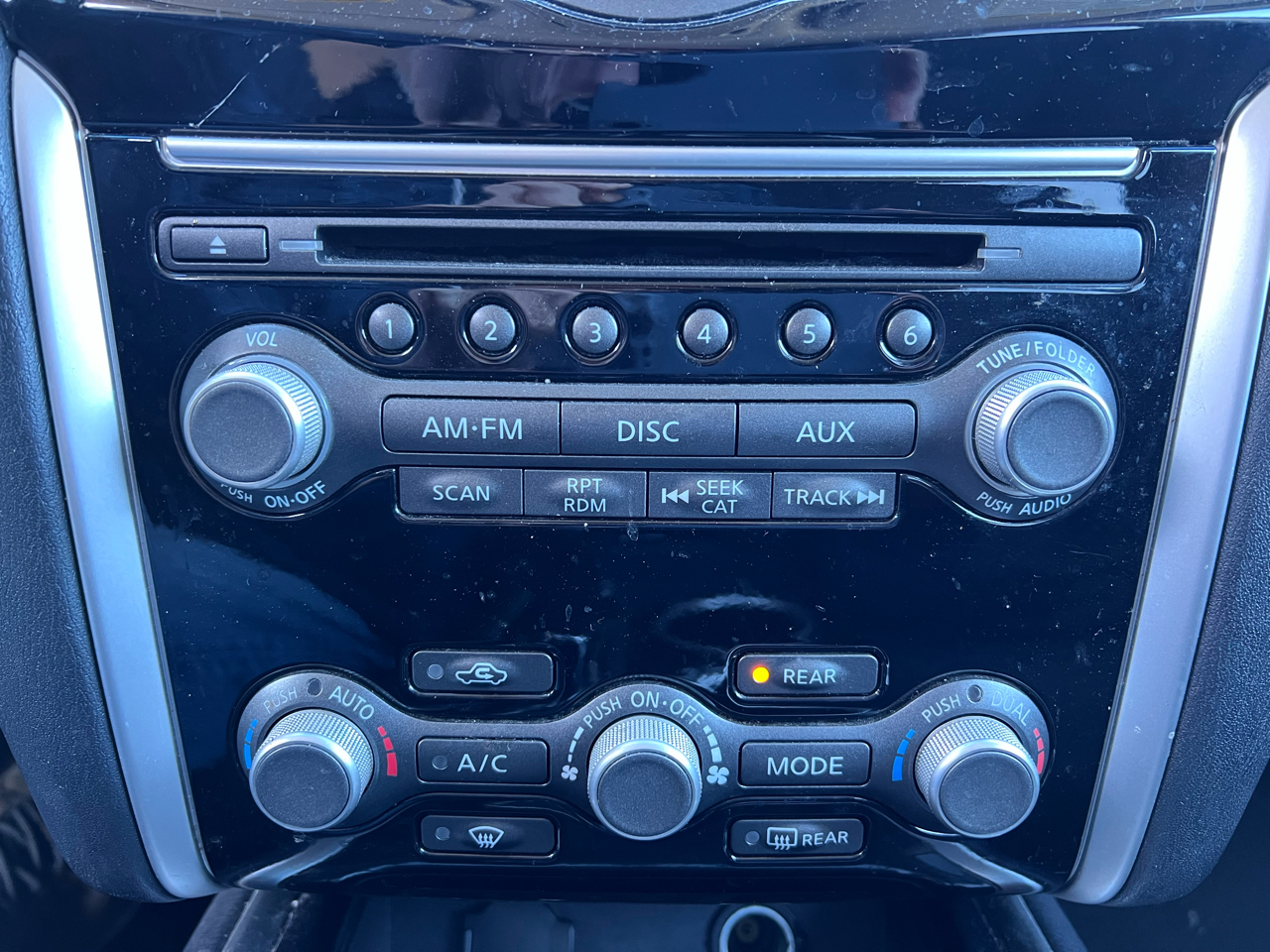 Nissan Pathfinder SV 4WD 2015