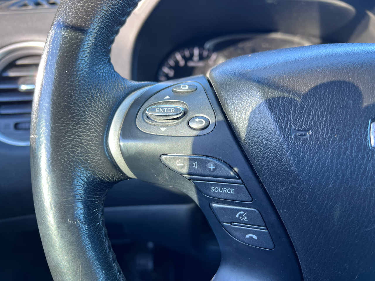 Nissan Pathfinder SV 4WD 2015