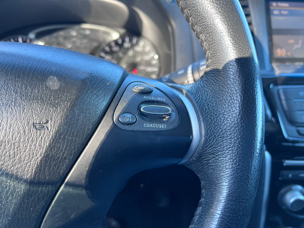 Nissan Pathfinder SV 4WD 2015