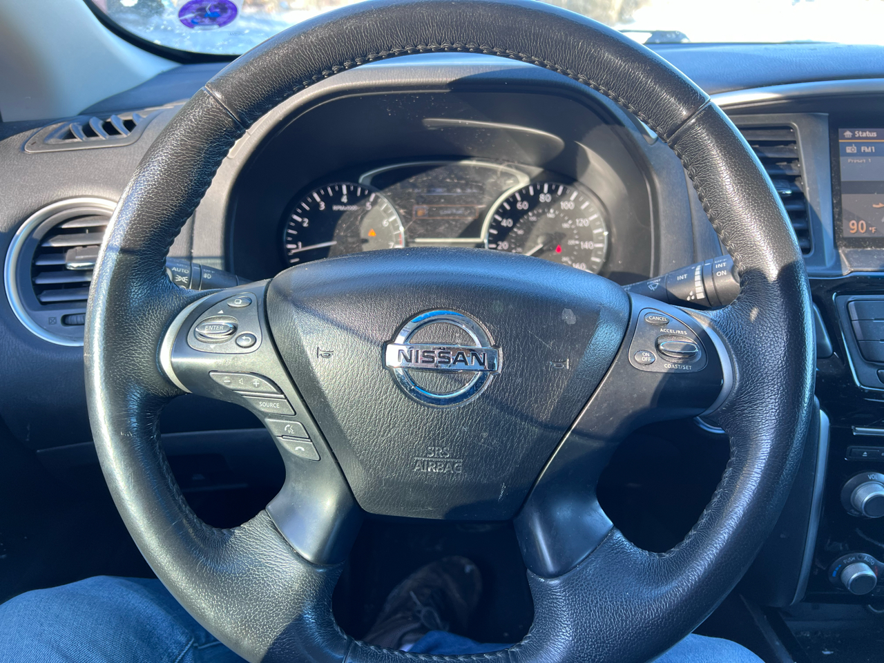 Nissan Pathfinder SV 4WD 2015