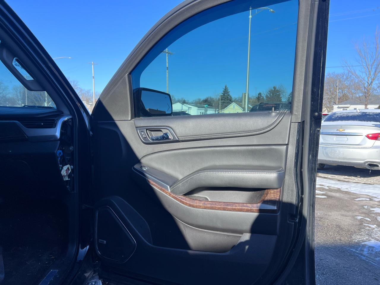 Chevrolet Suburban LT 1500 4WD 2015