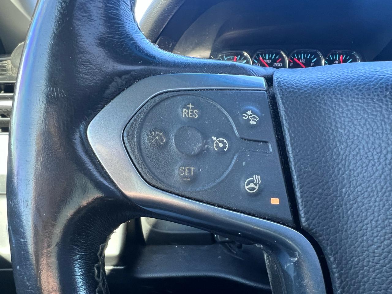 Chevrolet Suburban LT 1500 4WD 2015