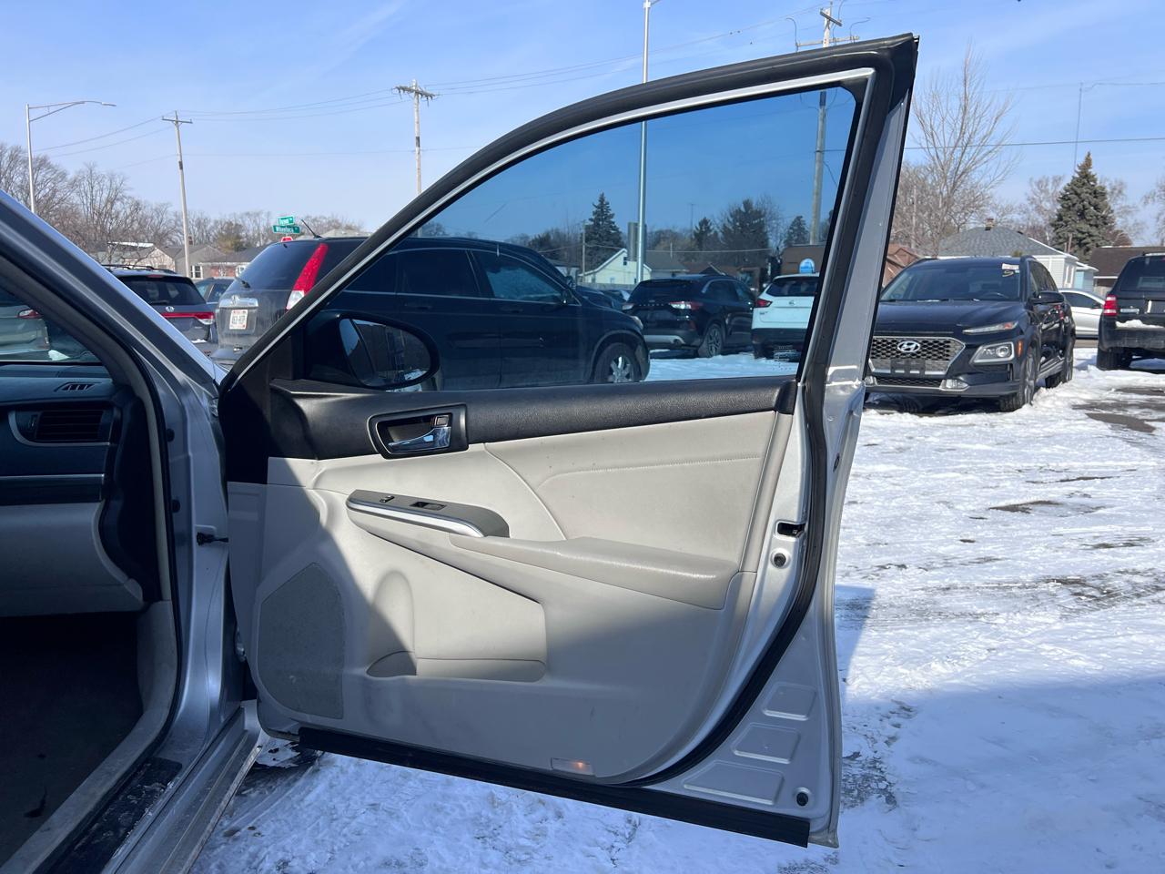 Toyota Camry Hybrid XLE 2014