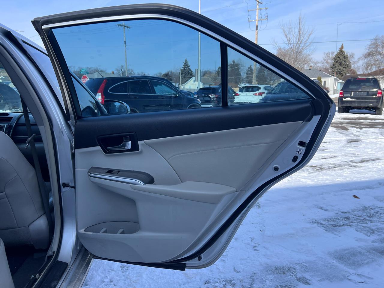 Toyota Camry Hybrid XLE 2014