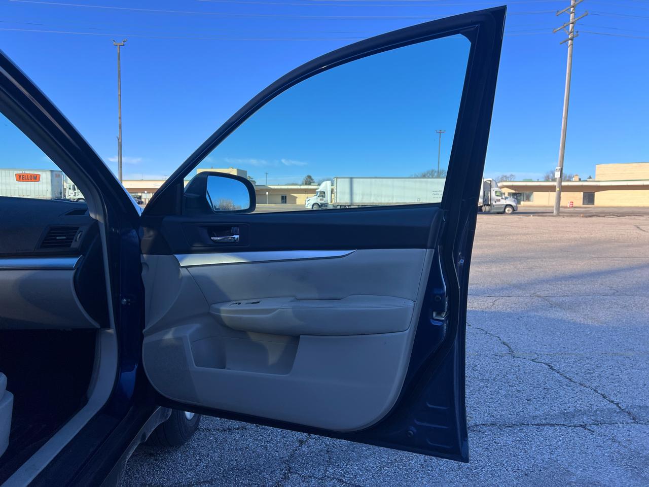 Subaru Outback 2.5i Premium 2011