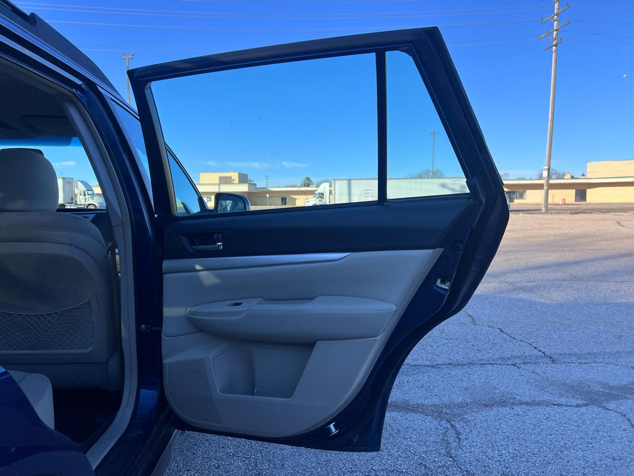 Subaru Outback 2.5i Premium 2011