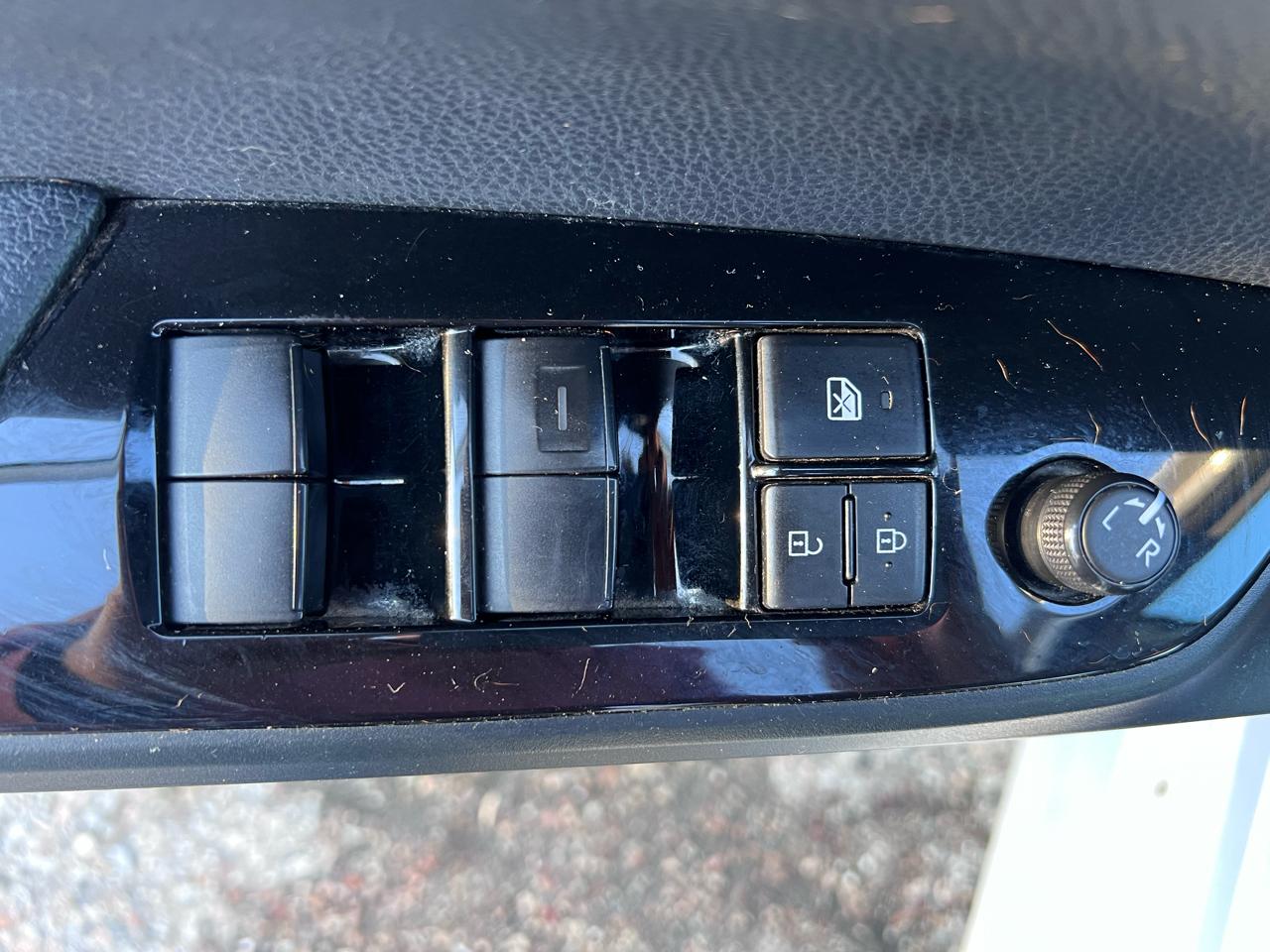 Toyota Prius LE AWD-e 2021