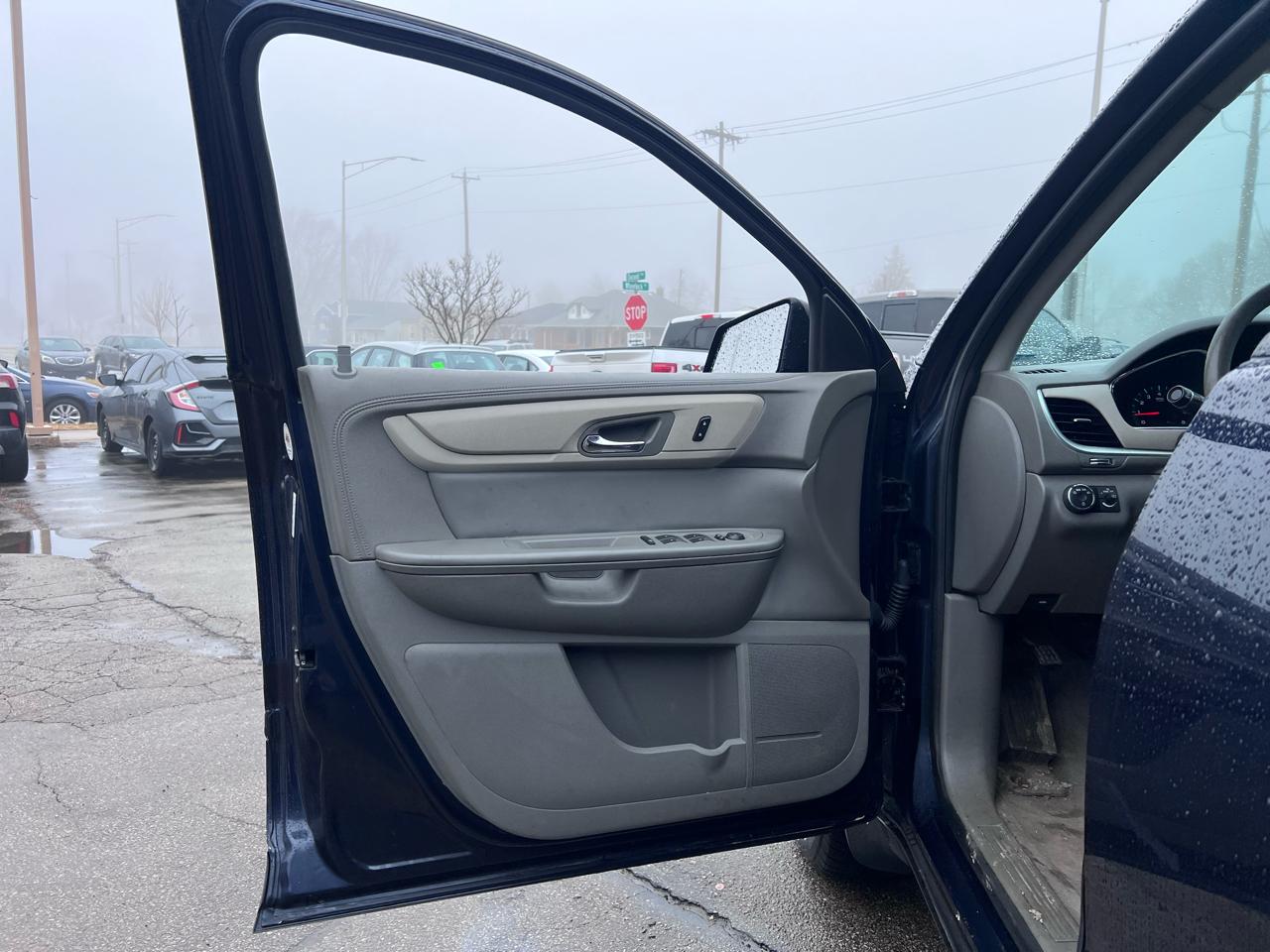 Chevrolet Traverse LS FWD w/PDC 2017